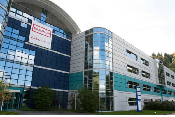Competec-Brack_Logistikzentrum-aussen_bearbeitet