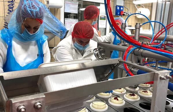 Emmi_Dessert_Zubereitung-Industrie_bearbeitet