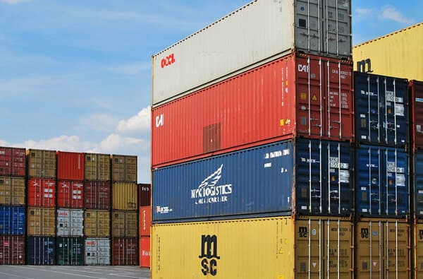 Handel_Container-gestapelt_Pixabay_bearbeitet