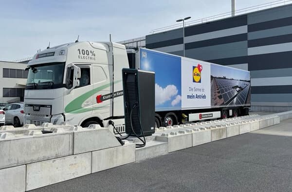Lidl-Schweiz_Designwerk-E-LKW_4_bearbietet
