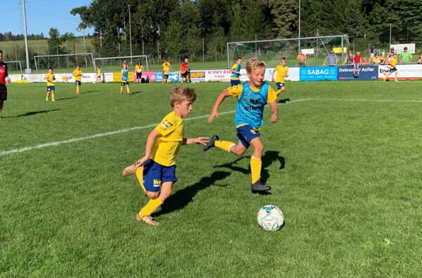 Volg-Dorfturnier_Kinder-Fussballspiel_bearbeitet
