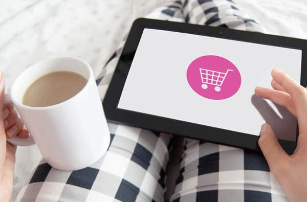 Online-Shopping-mit-Tablet_bearbeitet