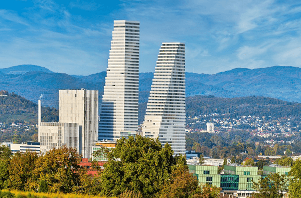 Basel-mit-Roche-Tuermen__c_-Jean-Jacques-Schaffner_bearbeitet