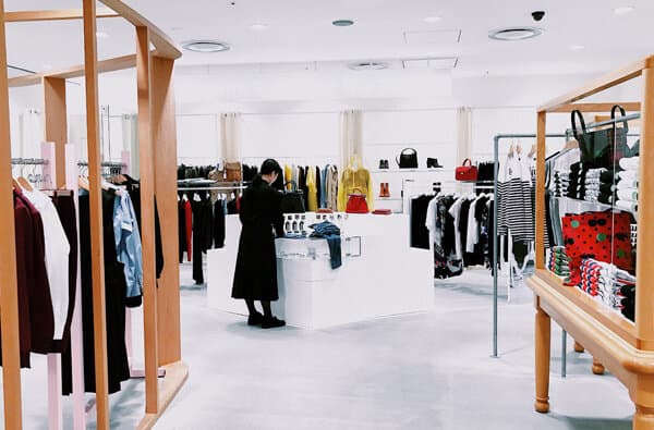 Detailhandel_Modeladen_Unsplash-Bild-Korie-Cull_bearbeitet