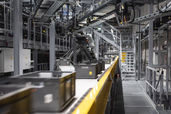 Digtec-Galaxus_Lager-Wohlen_Foerderanlage_bearbeitet