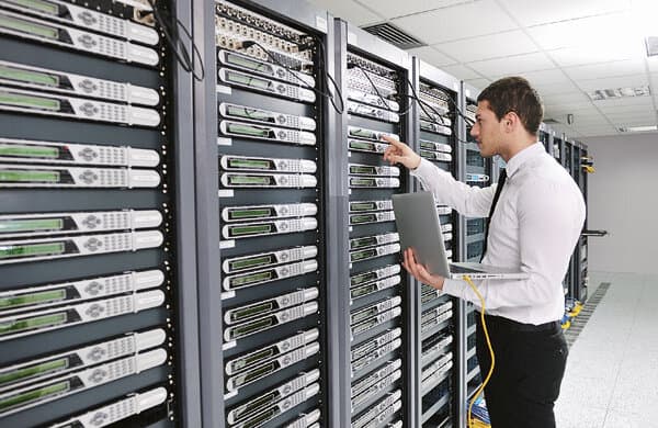 IT-Server-digital_iStock_.shock_176842313_bearbeitet