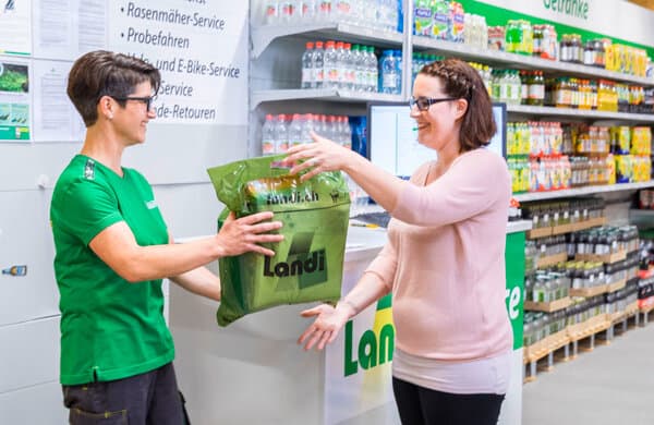 LANDI-Online-Shop_Abholung-einer-Online-Bestellung_bearbeitet