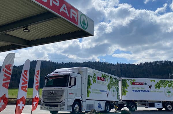 SPAR-Wasserstoff-Elektro-Nutzfahrzeug-XCIENT-Fuel-Cell_2021_bearbeitet