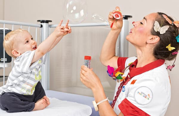 Stiftung-Theodora_Dr-Pirouette_copyright_Pierre-Yves_Massot_bearbeitet