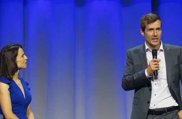 Swiss-Logistics-Award_2022_Mona-Vetsch_Daniel-Gilgen_bearbeitet