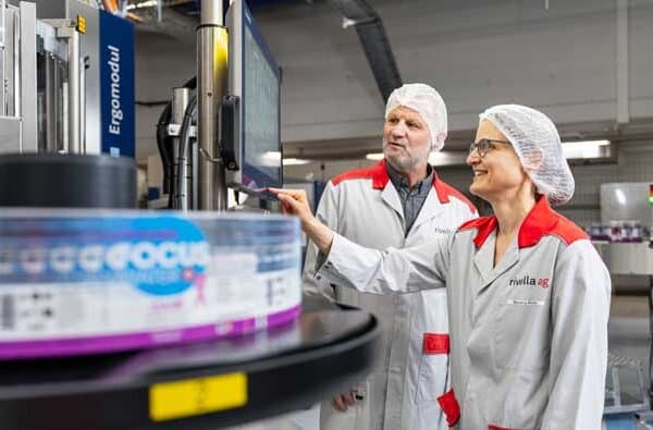 Rivella_Martina-Pfeiffer_Andre-Marbach_Quelle-Krones-AG_bearbeitet