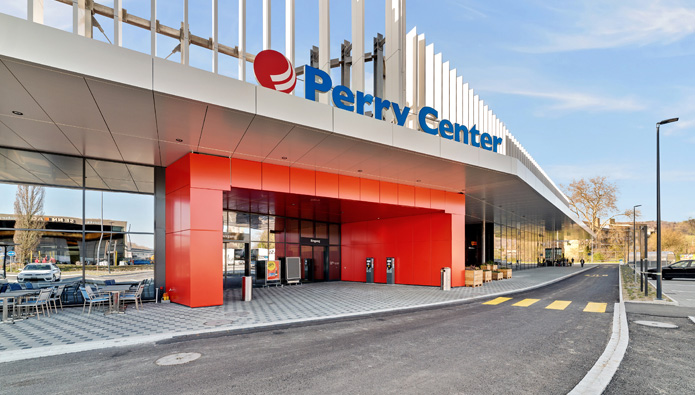 Steiner AG stellt Perry Center fertig